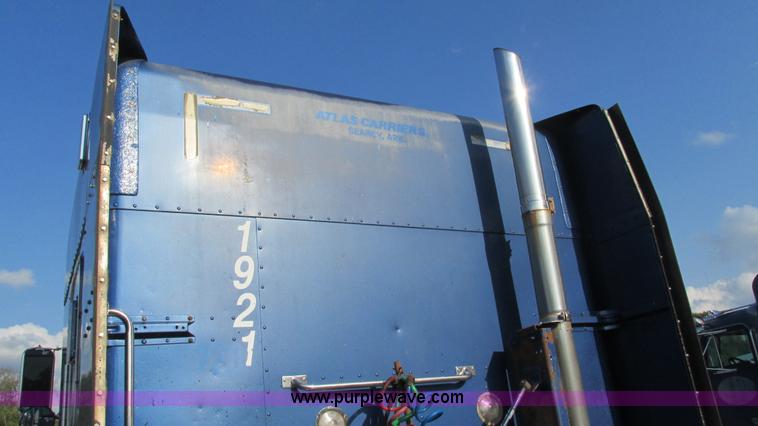 image for item L5265 1998 Peterbilt 377 semi truck