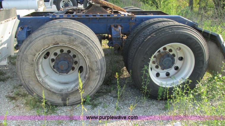 image for item L5265 1998 Peterbilt 377 semi truck