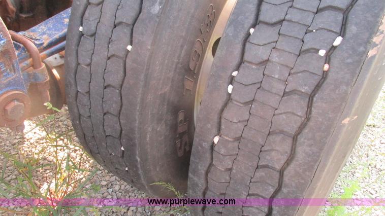 image for item L5265 1998 Peterbilt 377 semi truck