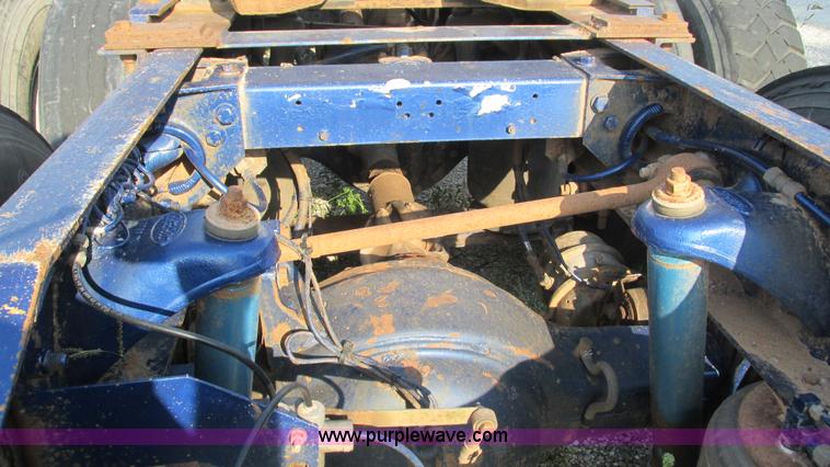 image for item L5265 1998 Peterbilt 377 semi truck