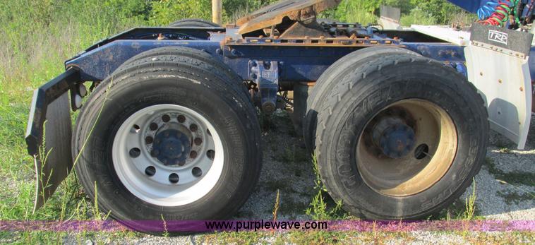 image for item L5265 1998 Peterbilt 377 semi truck