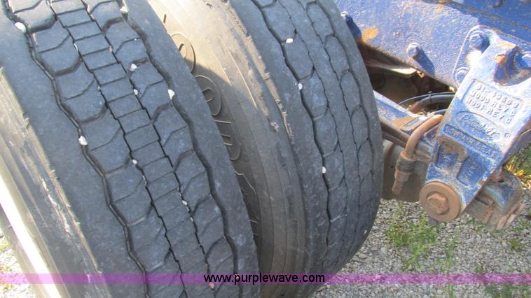 image for item L5265 1998 Peterbilt 377 semi truck