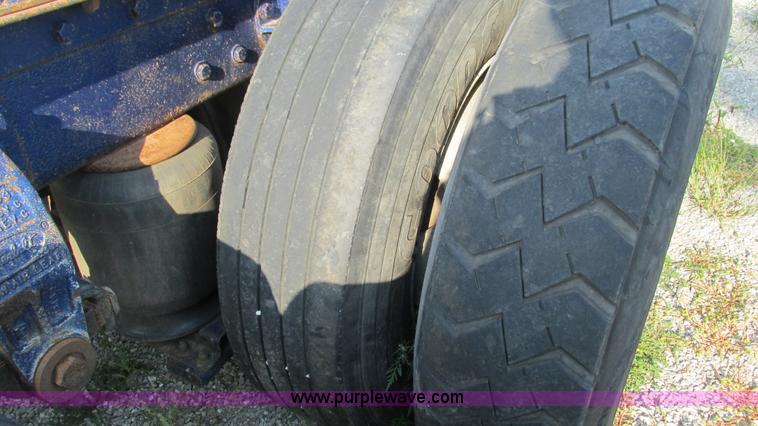 image for item L5265 1998 Peterbilt 377 semi truck