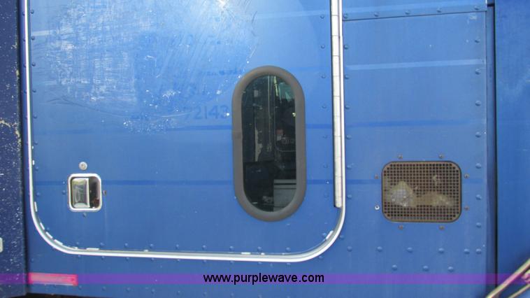 image for item L5265 1998 Peterbilt 377 semi truck