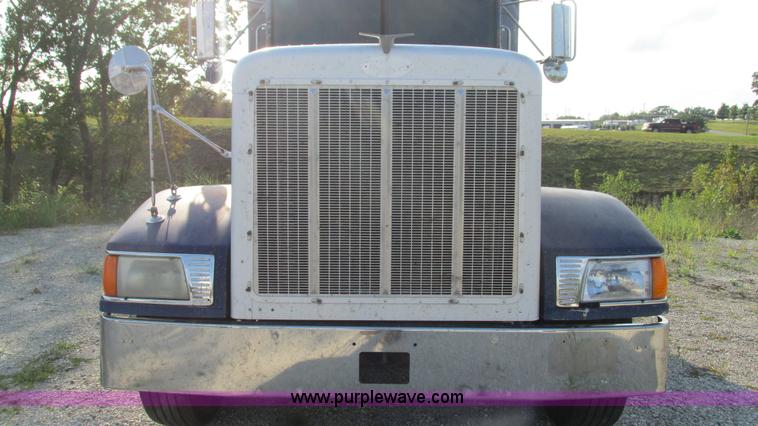 image for item L5265 1998 Peterbilt 377 semi truck