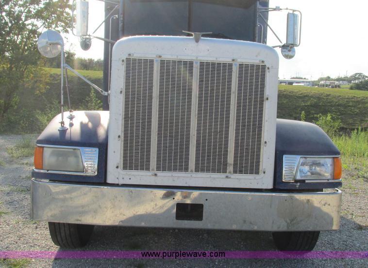 image for item L5265 1998 Peterbilt 377 semi truck