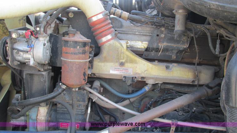 image for item L5265 1998 Peterbilt 377 semi truck