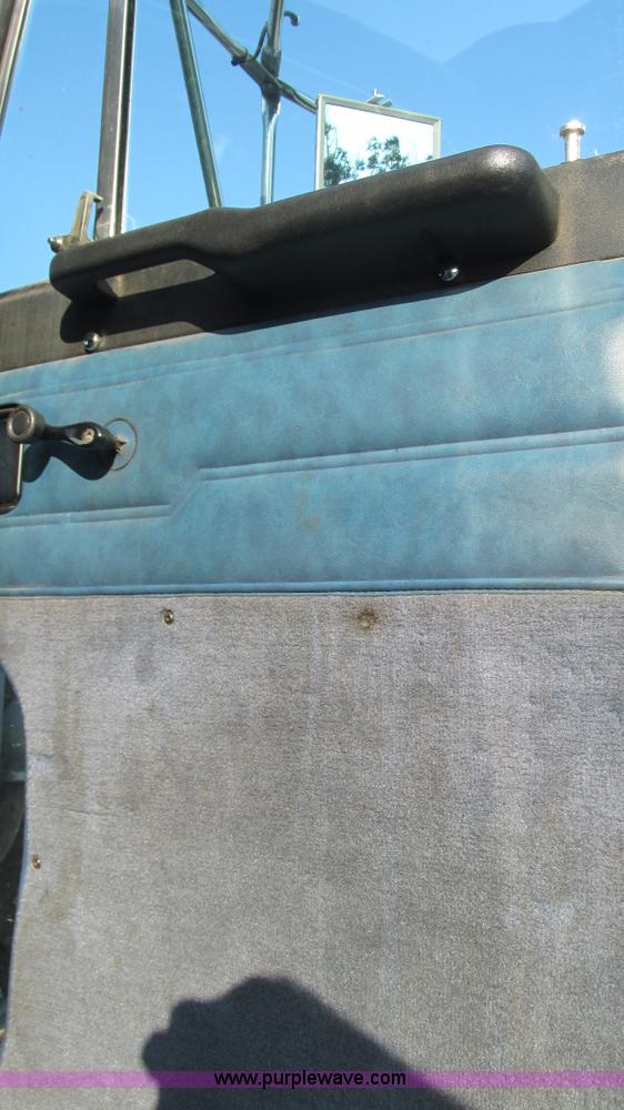 image for item L5265 1998 Peterbilt 377 semi truck