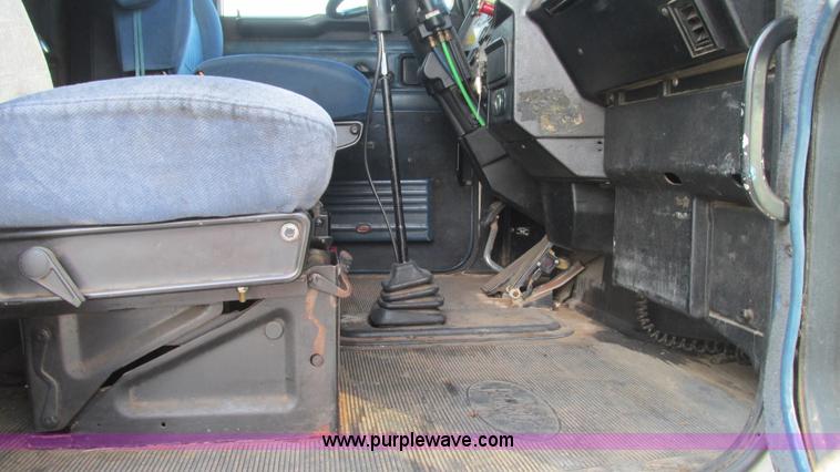 image for item L5265 1998 Peterbilt 377 semi truck