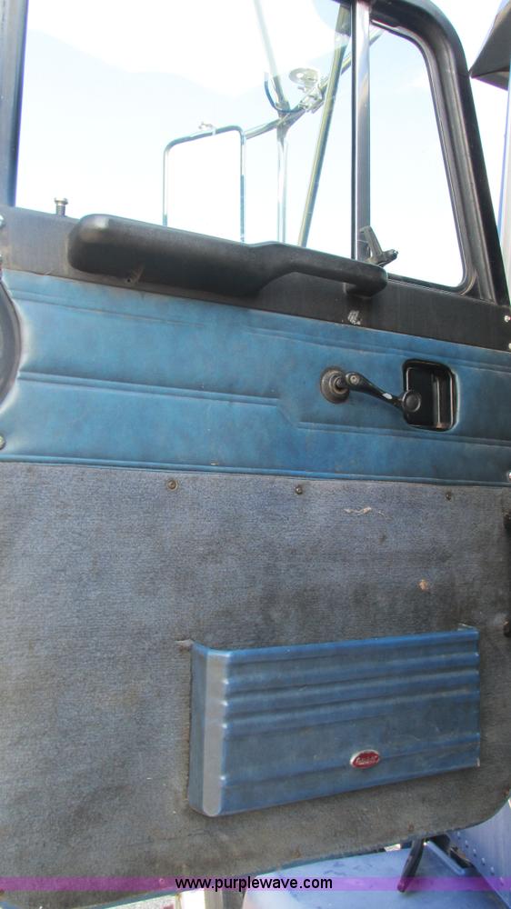 image for item L5265 1998 Peterbilt 377 semi truck