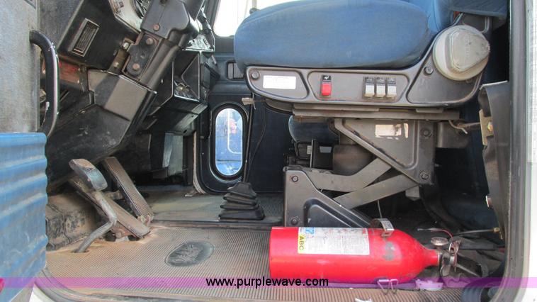 image for item L5265 1998 Peterbilt 377 semi truck