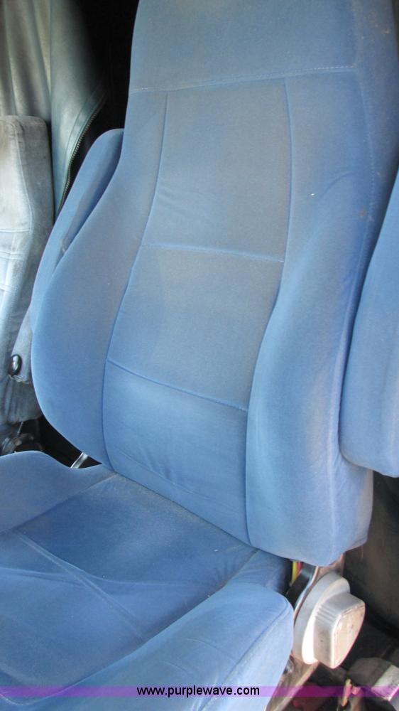 image for item L5265 1998 Peterbilt 377 semi truck