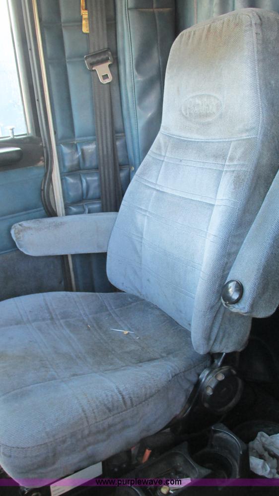 image for item L5265 1998 Peterbilt 377 semi truck