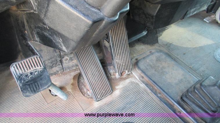 image for item L5265 1998 Peterbilt 377 semi truck