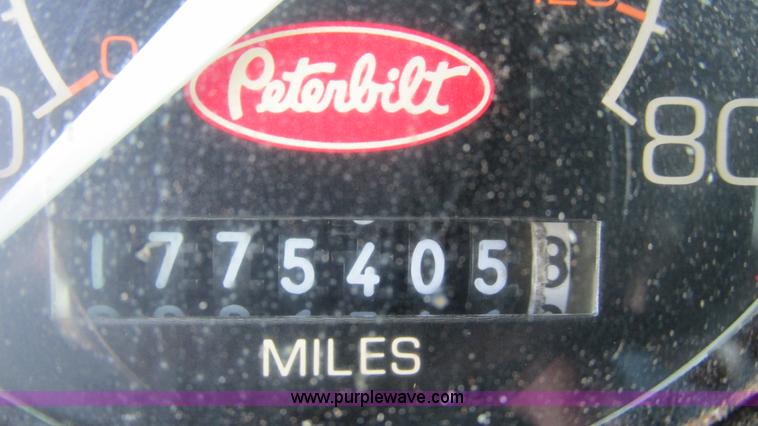 image for item L5265 1998 Peterbilt 377 semi truck