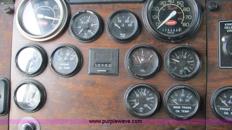 image for item L5265 1998 Peterbilt 377 semi truck