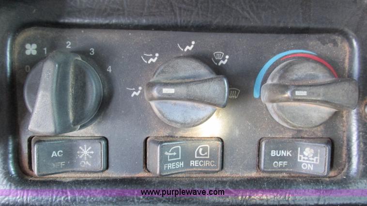 image for item L5265 1998 Peterbilt 377 semi truck