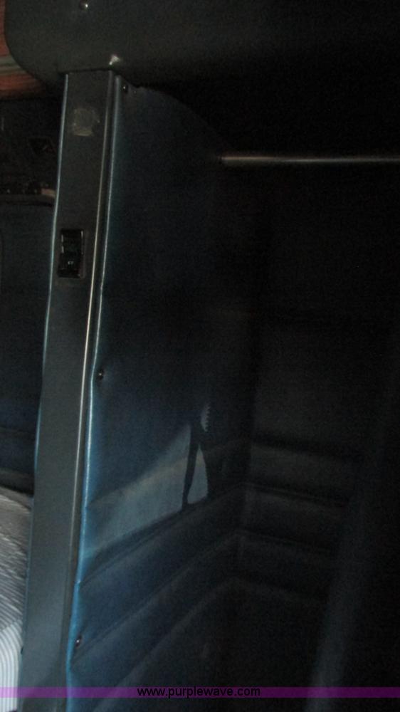 image for item L5265 1998 Peterbilt 377 semi truck