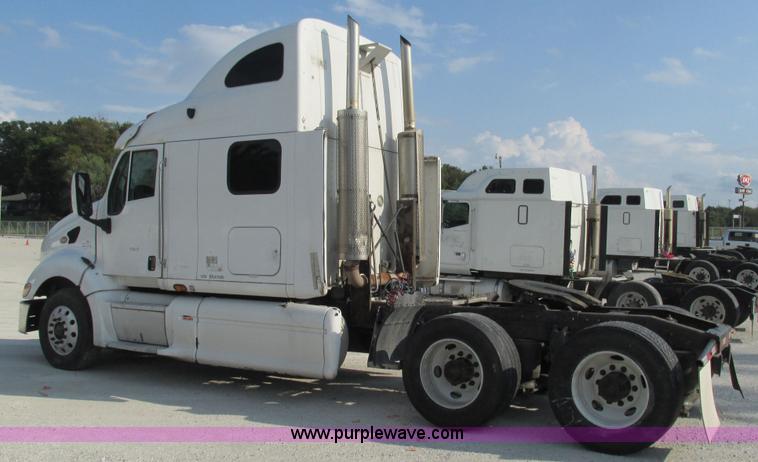 image for item L5266 2001 Peterbilt 387 semi truck