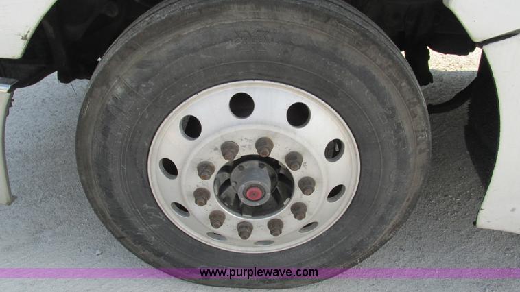 image for item L5266 2001 Peterbilt 387 semi truck