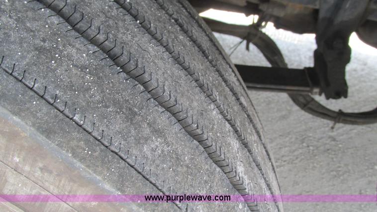 image for item L5266 2001 Peterbilt 387 semi truck