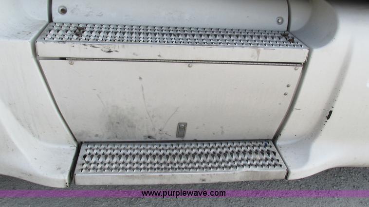 image for item L5266 2001 Peterbilt 387 semi truck