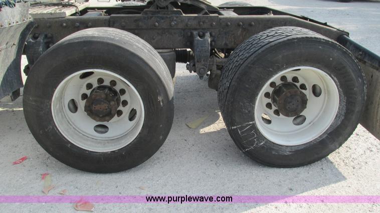 image for item L5266 2001 Peterbilt 387 semi truck