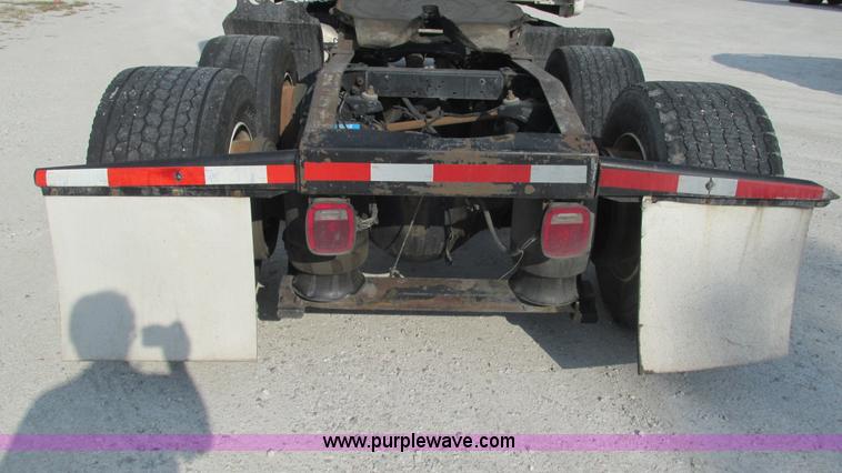 image for item L5266 2001 Peterbilt 387 semi truck