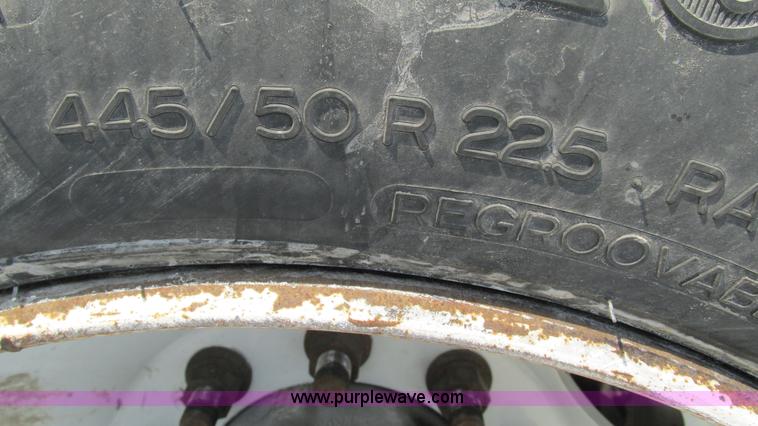 image for item L5266 2001 Peterbilt 387 semi truck