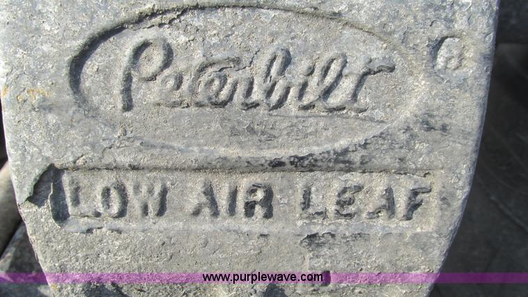 image for item L5266 2001 Peterbilt 387 semi truck