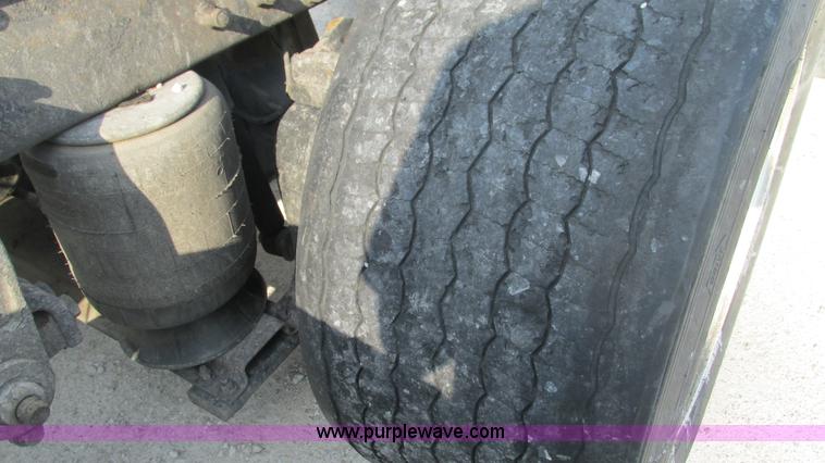 image for item L5266 2001 Peterbilt 387 semi truck