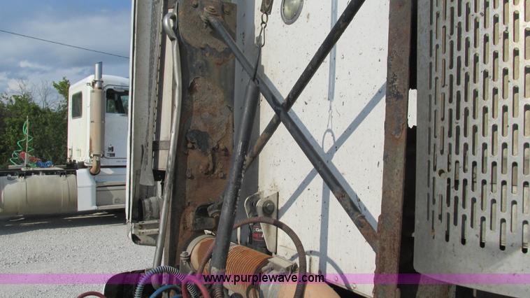 image for item L5266 2001 Peterbilt 387 semi truck