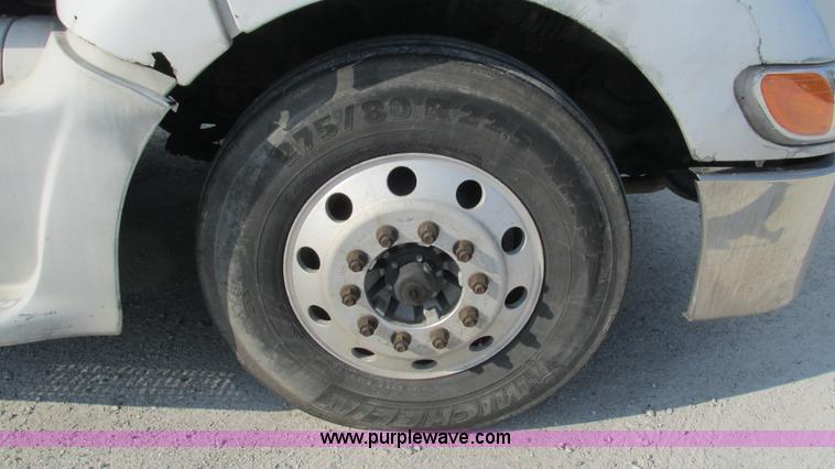 image for item L5266 2001 Peterbilt 387 semi truck