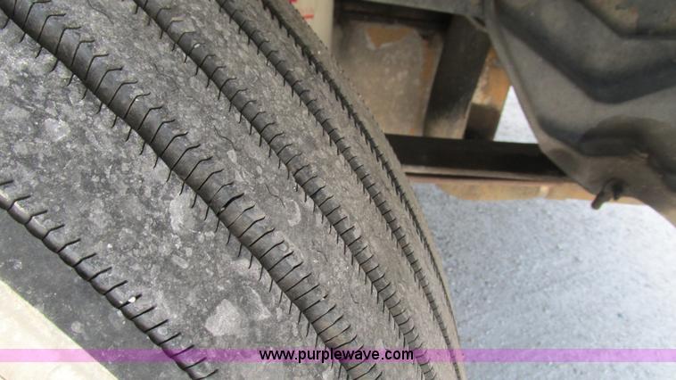 image for item L5266 2001 Peterbilt 387 semi truck