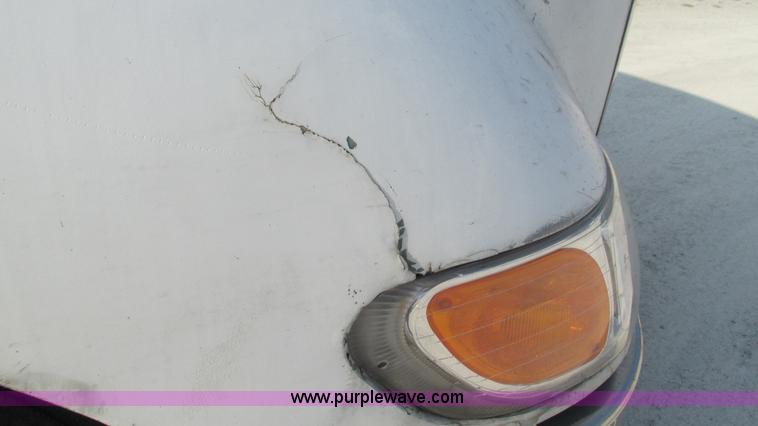 image for item L5266 2001 Peterbilt 387 semi truck