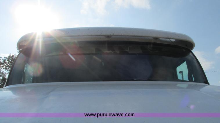 image for item L5266 2001 Peterbilt 387 semi truck