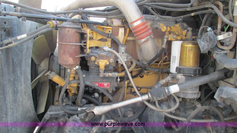 image for item L5266 2001 Peterbilt 387 semi truck