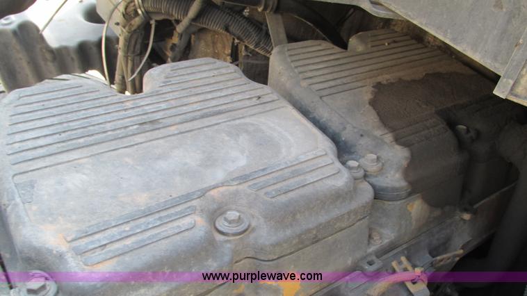 image for item L5266 2001 Peterbilt 387 semi truck