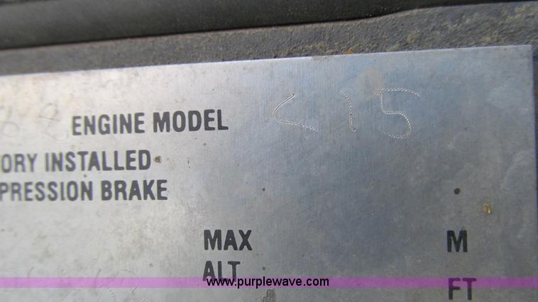 image for item L5266 2001 Peterbilt 387 semi truck