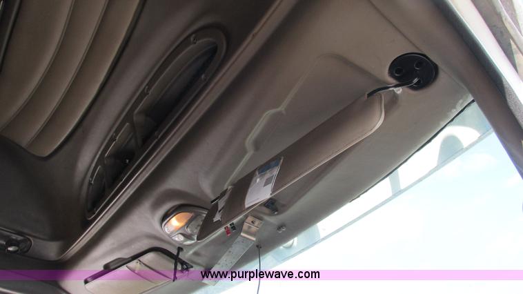 image for item L5266 2001 Peterbilt 387 semi truck