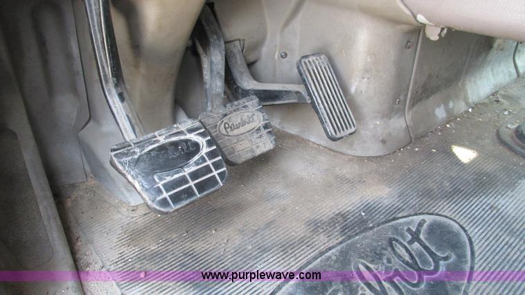 image for item L5266 2001 Peterbilt 387 semi truck