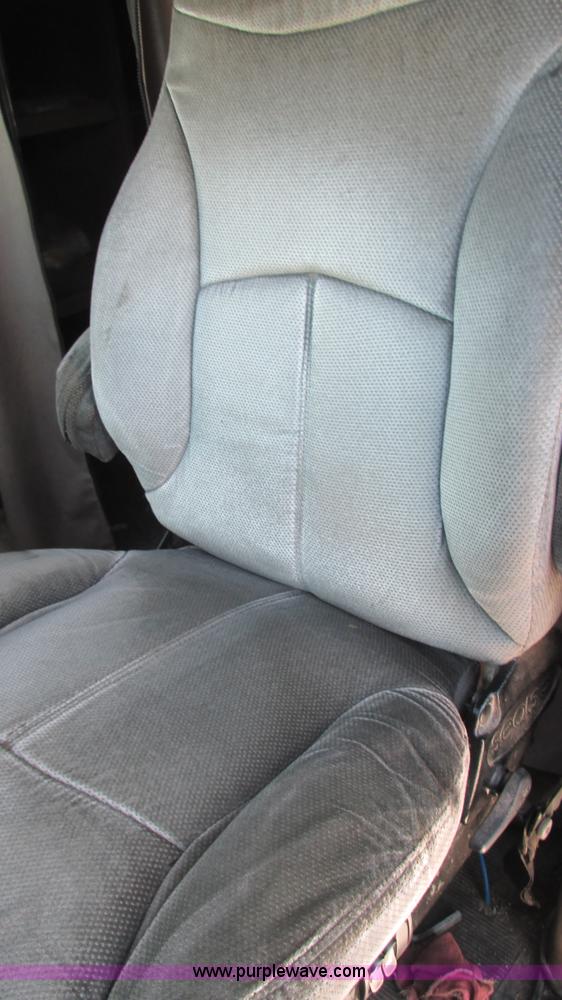 image for item L5266 2001 Peterbilt 387 semi truck