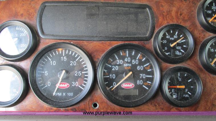 image for item L5266 2001 Peterbilt 387 semi truck