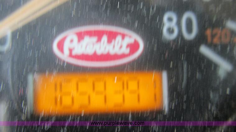 image for item L5266 2001 Peterbilt 387 semi truck