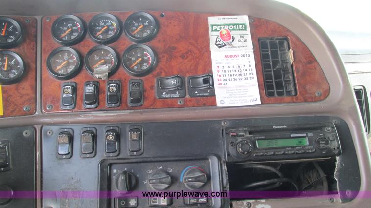 image for item L5266 2001 Peterbilt 387 semi truck