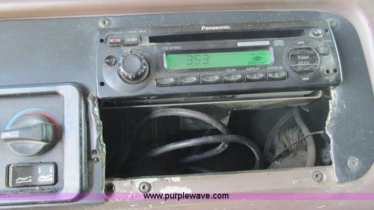 image for item L5266 2001 Peterbilt 387 semi truck