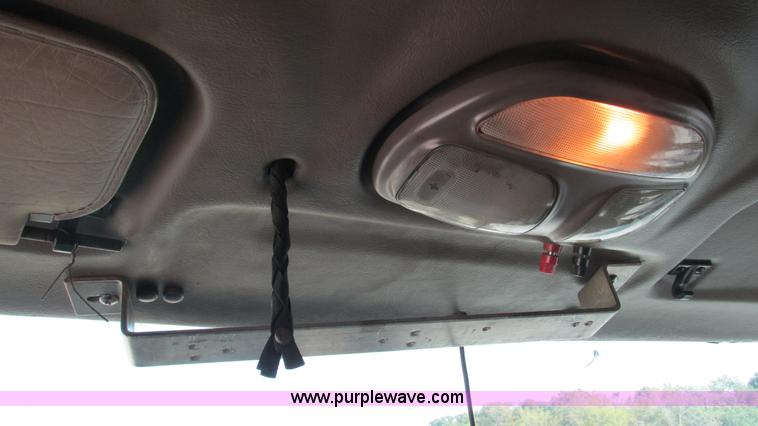 image for item L5266 2001 Peterbilt 387 semi truck