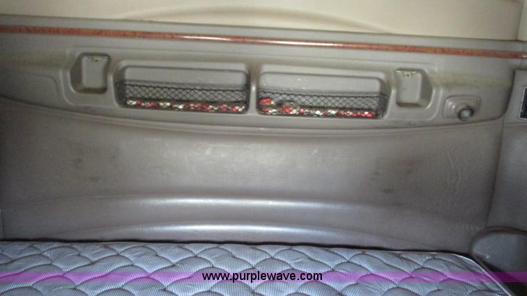 image for item L5266 2001 Peterbilt 387 semi truck