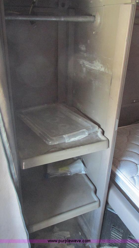 image for item L5266 2001 Peterbilt 387 semi truck