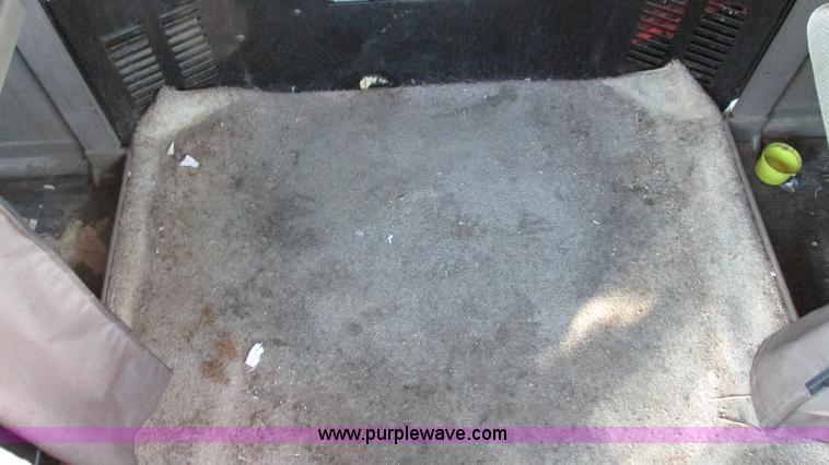 image for item L5266 2001 Peterbilt 387 semi truck